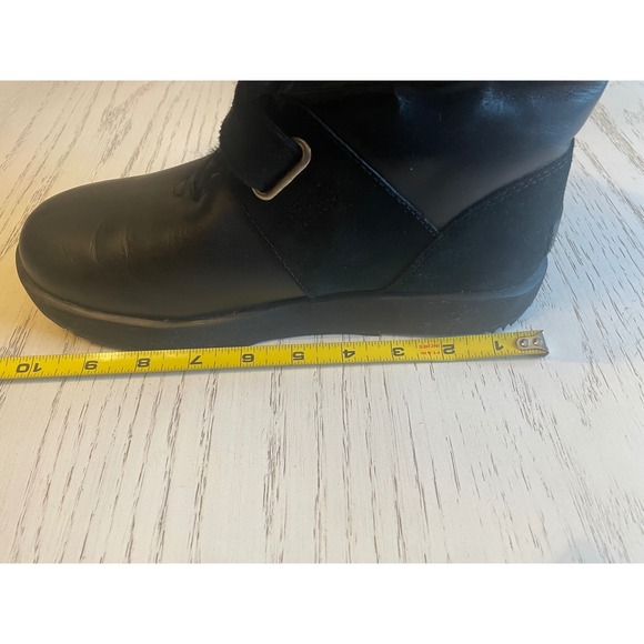 UGG Australia Black Leather Suede Shearling Lined Boots Women's Size 7 - Picture 7 of 7
